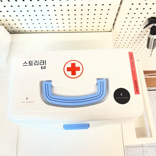 운영자석에 비치된 구급함